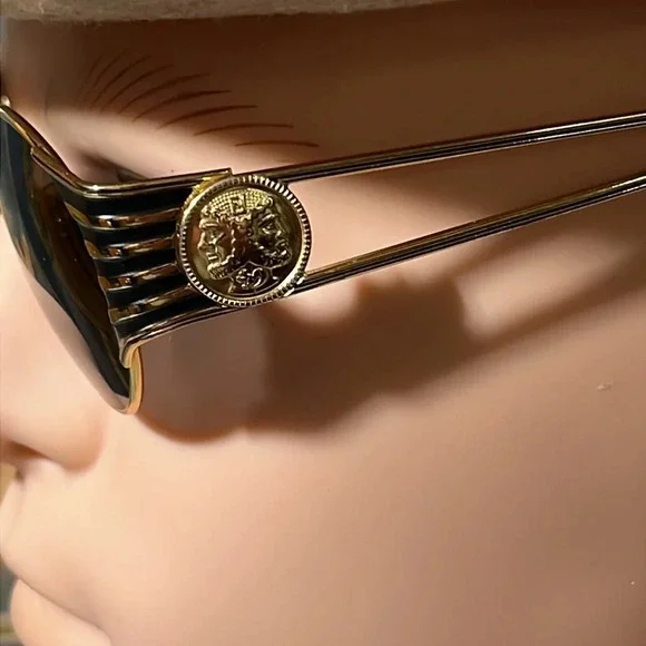 FENDI VINTAGE RARE GOLD SUNGLASSES. UNISEX. THESE ARE IN REALLY GOOD CONDITION. - Picture 5 of 17